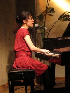 24605137_1182044598_124large